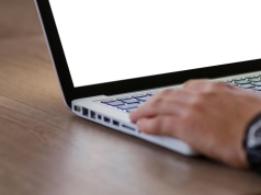 Polacy masowo skarżą sąsiadów do fiskusa. Powód nie zaskakuje