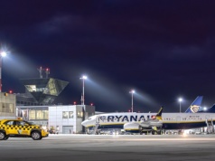 Polskie lotnisko ma nietypową ofertę. Wystarczy być pełnoletnim i mieć dowód