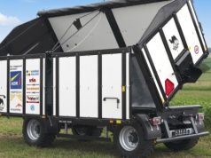 Wielton Agro pokazuje nową przyczepę 14 t z Wielunia. Drzwiowy system i niższa cena