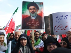 "Mógł stracić nogę". Ujawniono aktualny stan zdrowia Chameneiego