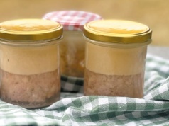 Ewa Wachowicz: Kiełbasa słoikowa, czyli domowa konserwa