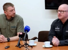 35 skazanych sadzi drzewa nad Jeziorem Charzykowskim