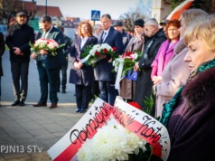 Poruszające chwile w Nowym Sączu. Hołd dla ofiar Smoleńska