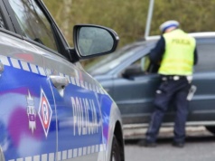 16-latka bez prawa jazdy za kierownicą. 19-latek dał jej poprowadzić i słono zapłacił