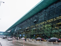 Tłumy chętnych i koniec zapisów. Lotnisko w Krakowie musiało zamknąć formularz