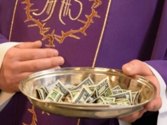 Emerytura dla duchownych w Polsce. Tyle dostaje ksiądz rekordzista