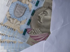 Prezent komunijny a urząd skarbowy. Od tej kwoty trzeba zapłacić podatek