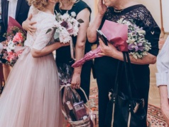 Wycięła ją ze ślubnych zdjęć. Panna młoda upokorzona przez teściową