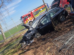 Zderzenie pojazdów na DW 182, osoba ranna przewieziona do szpitala