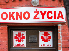 Noworodek pozostawiony w oknie życia w Kartuzach. Chłopiec trafił do szpitala