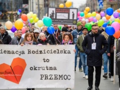 Marsz Rodzin przeszedł ulicą Piotrkowską. „Dziecko ma prawo do obojga rodziców”