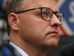 Ujawniamy: Romanowski na Węgrzech pracuje z fundacją, która organizuje CPAC