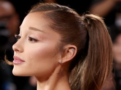 Znikające utwory i nowe zdjęcia Ariany Grande. Fani czekają na powrót gwiazdy