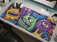 Wyprzedaż podkładek pod myszki w RTV Euro AGD. Model Humans+Robots Monsters za 69 zł!