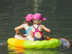 Nowe obowiązki opiekunów na koloniach. Koniec ze zmuszaniem harcerzy do nocnych kąpieli