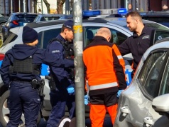 Nastolatek znaleziony na ulicy w centrum Ostrowa (ZDJĘCIA)