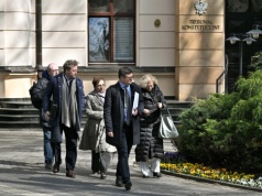 Prof. Dudek o "ślubowaniu": Ostentacyjne naruszenie prawa