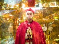 Dawid Ogrodnik w dwunastu rolach. „Prałat” to najodważniejsza premiera TVP tej wiosny