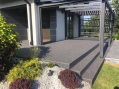 Nowoczesna posadzka na taras i balkon - kamienny dywan