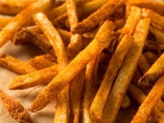 Frytki z posypką paprykową. Z tego przepisu wychodzą lepsze niż z McDonald's