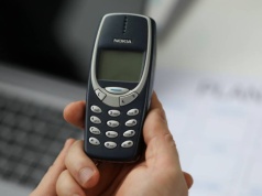 Trzymasz stary telefon w szufladzie? Mało kto wie, czym to grozi