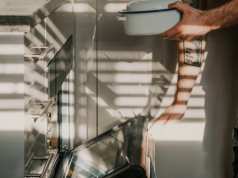 Hity do sprzątania z Action za mniej niż 10 zł. "Piekarnik wygląda jak nowy"