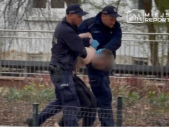 Brutalny atak nożem w Śródmieściu. Mężczyzna dźgnął kilkukrotnie kobietę! Poszkodowana walczy o życie