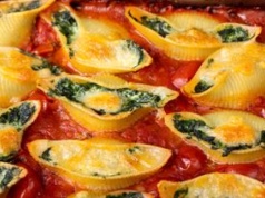 Prosty obiad na zabiegane dni. Makaron wypełniony po brzegi pysznym farszem