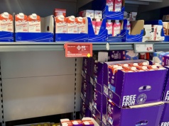 Zmiany na półkach w Biedronce i Lidlu. Te etykiety pokazują nową strategię