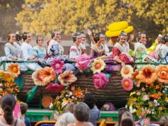 Perełka Hiszpanii utonęła w kwiatach. Tego widoku turyści nie zapomną