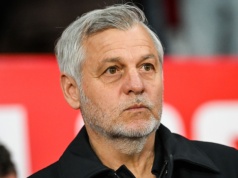 Nie zostawi drużyny po śmierci ojca. Mimo żałoby poprowadzi swój zespół w hicie ligowym