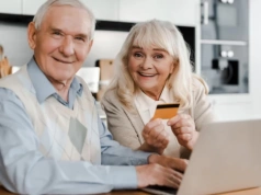 Trzynaste emerytury trafiają już do seniorów. Harmonogram wypłat