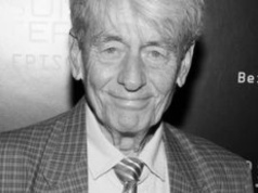 John Nolan nie żyje. Był wujkiem Christophera Nolana, grał w jego filmach