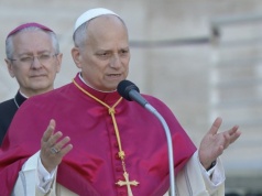 Leon XIV na modlitwie o pokój: potrzeba wiary, by stawić czoła dramatycznej godzinie dziejów