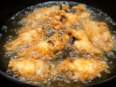 Takiego oleju pod żadnym pozorem nie używaj do smażenia. Zamienia się w truciznę