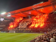 Łazienkowska w żałobie. Poruszający hołd kibiców Legii Warszawa dla Jacka Magiery