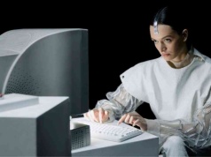 Korzystasz z pomocy AI? Może dyskretnie zmieniać Twoje poglądy