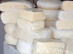 Koniec z nudnym twarogiem. Ten ser jest jeszcze smaczniejszy i nie obciąża żołądka