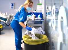 Odwołują plan na opiekunów medycznych. Ministerstwo Zdrowia wycofuje się z pomysłu