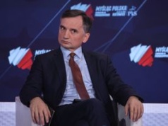 "Unijny pupil". Ziobro uderza w rywala Orbana