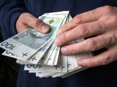 Stabilna praca i pensja 13 tys. złotych. Pracodawca nie wymaga wykształcenia