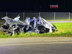 Lokalny bogacz rozbił się BMW. Były osoby zakleszczone (ZDJĘCIA)