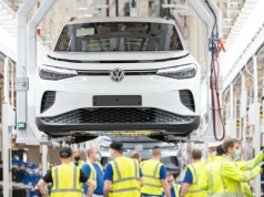 Elektryczna rewolucja się sypie? Volkswagen przestawił fabrykę elektryków na produkcję... aut spalinowych