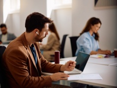 EEC 2026: Praca hybrydowa w nowej rzeczywistości. Jak pogodzić elastyczność z efektywnością