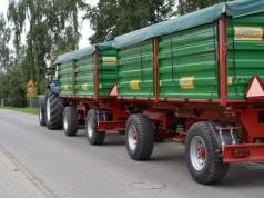 Ciągnik z przyczepą. Za co można dostać mandat?