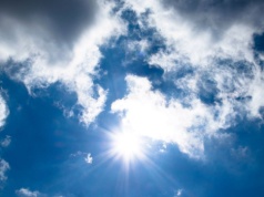 Prognoza pogody na niedzielę. Ciepło wraca nad polskie stadiony