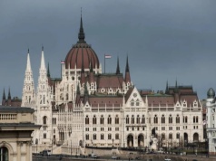 Wybory parlamentarne na Węgrzech. Lokale już otwarte, wyborcy ruszyli zagłosować