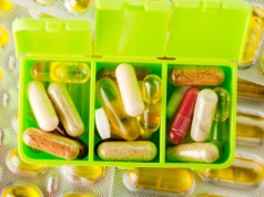 Piorunująco wykańcza nerki. Witamina, której nie wolno przedawkować