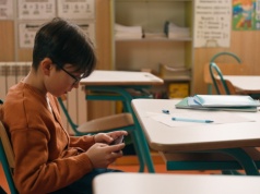 MEN chce zakazu korzystania z telefonów w szkołach. Będzie dotyczył też przedszkoli?