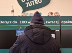 Zarabia setki złotych na kaucji z butelek. Zdradził swój sposób